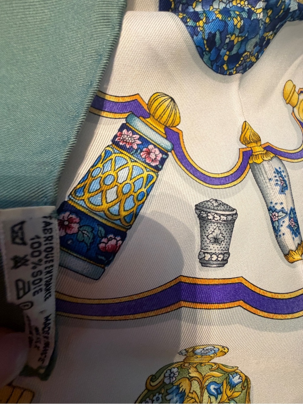 Hermès Paris Carré 90 "Qu'importe le Flacon" Vintage Silk Scarf Perfume Bottle - Picture 6 of 13
